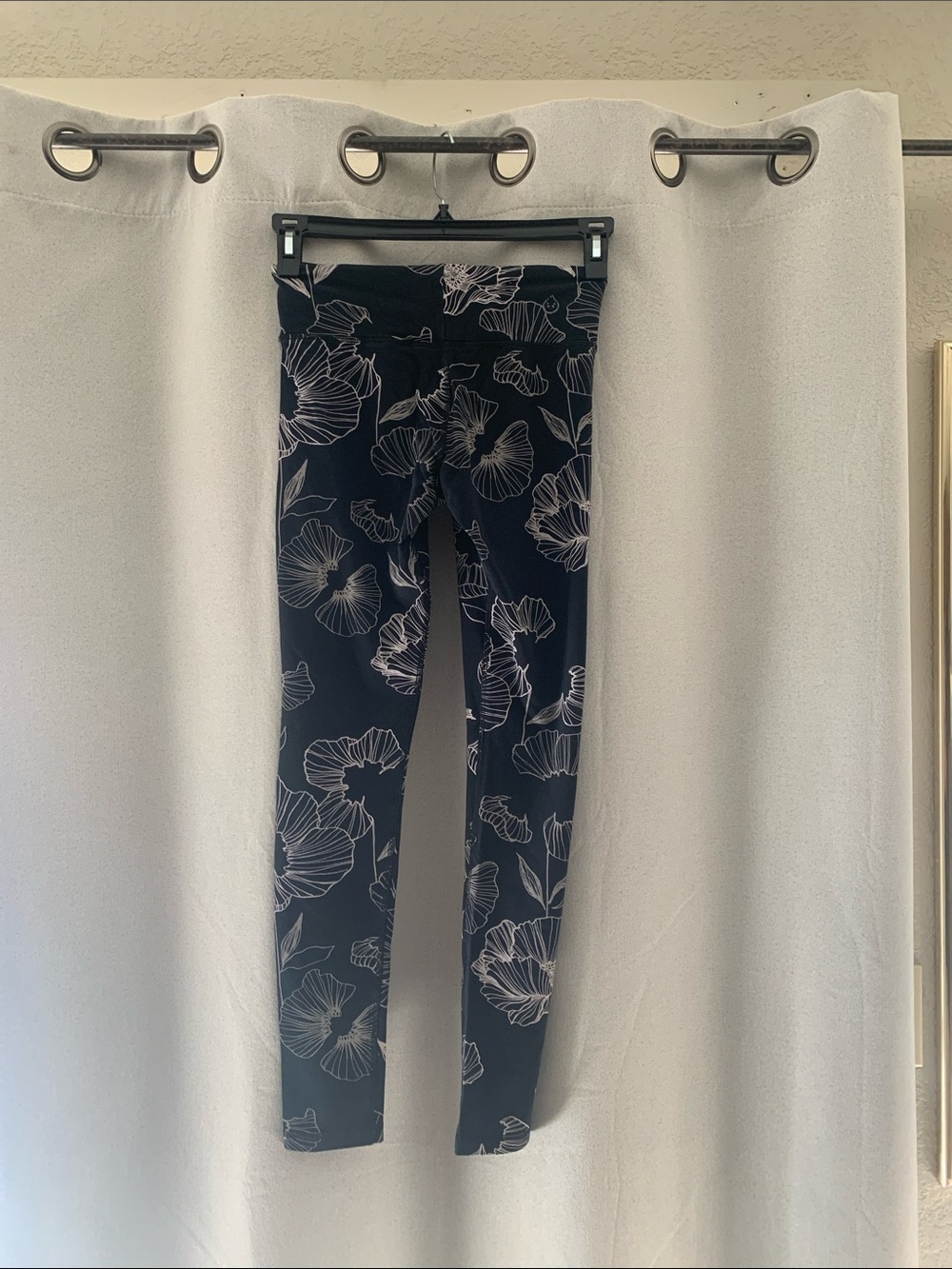 Women's Navy Floral Leggings - Comfortable Everyday Stretch - Picture 5 of 8